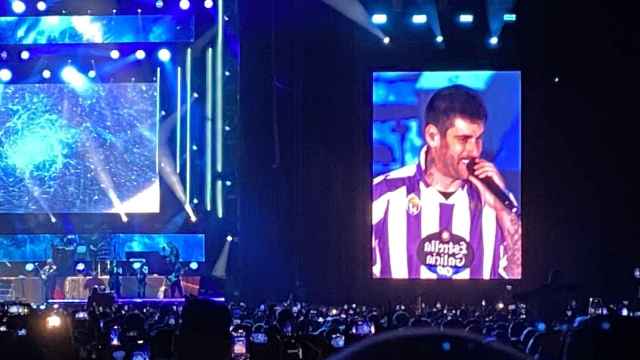 Melendi con la camiseta del Real Valladolid