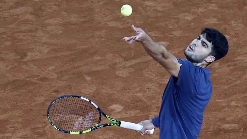 Alcaraz durante el partido de tercera ronda de Roland Garros ante Korda.