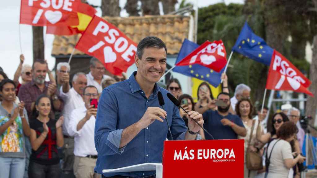 Pedro Sánchez, este viernes, en un mitin en Los Alcázares, Murcia.