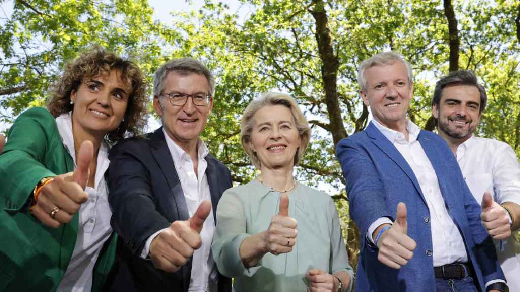 Dolors Montserrat, Alberto Núñez Feijóo, Ursula von der Leyen, Alfonso Rueda y Diego Calvo, este sábado en O Pino (La Coruña).