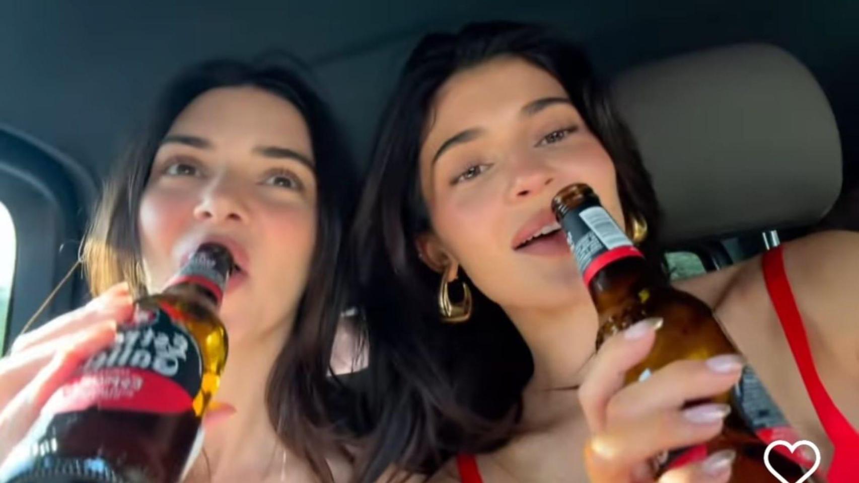 El vídeo viral bebiendo Estrella Galicia de Kylie y Kendall Jenner