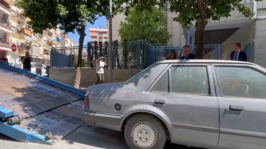 Uno de los coches retirados este sábado por el Ayuntamiento.