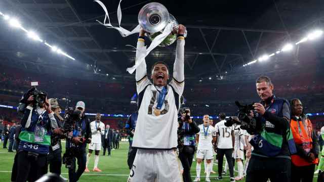 Jude Bellingham, levantando el trofeo de la Champions League en Wembley