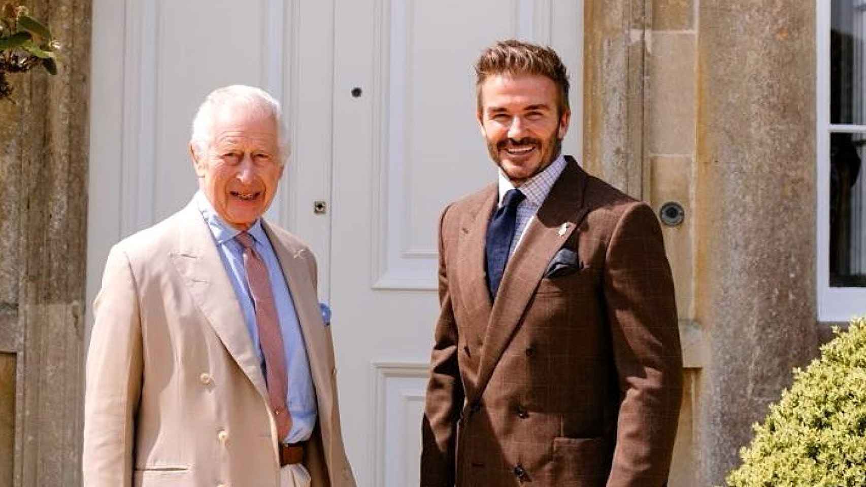 David Beckham junto al rey Carlos III de Inglaterra, en una fotografía captada en la puerta de Highgrove.