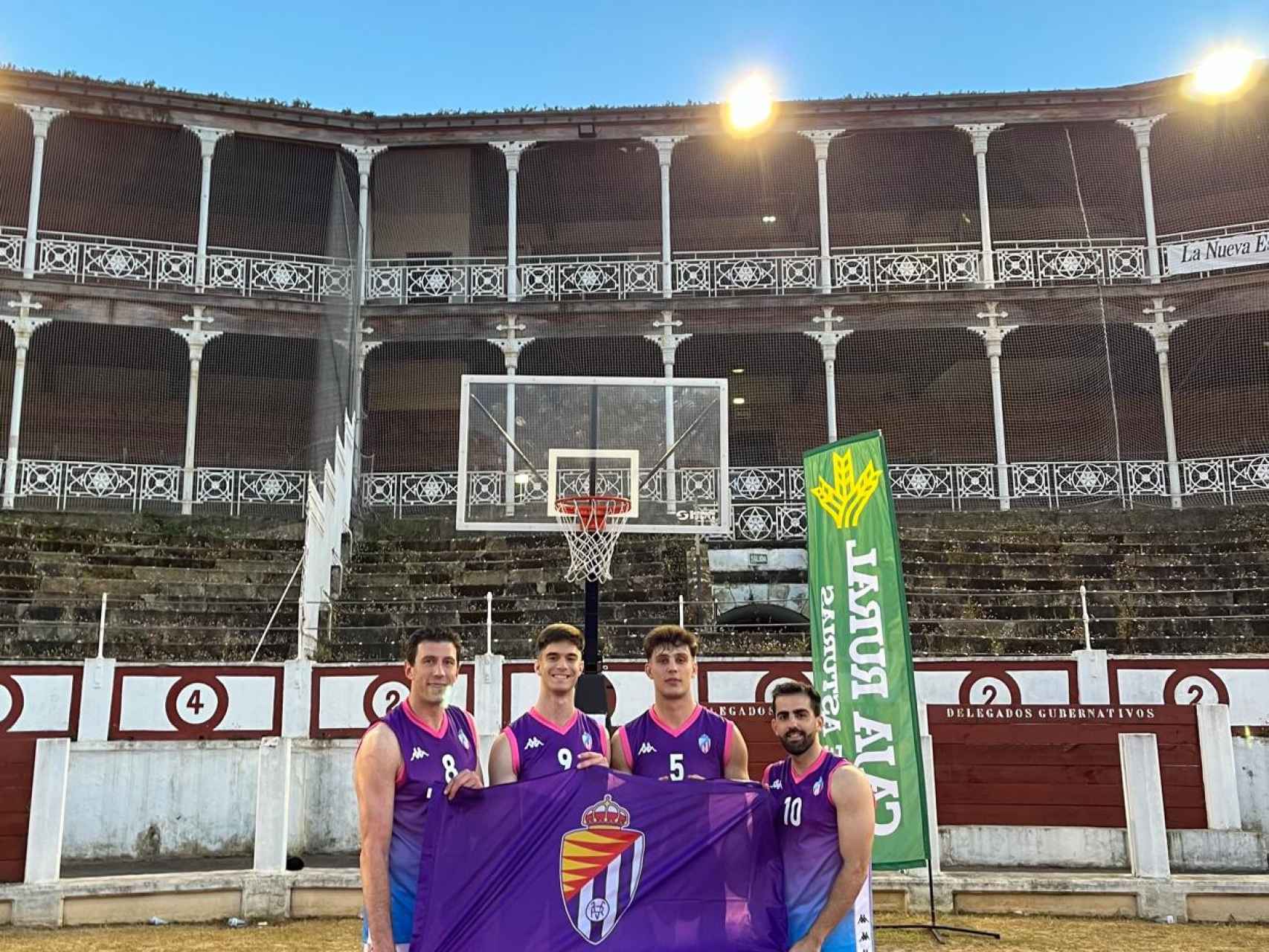 El Real Valladolid Baloncesto 3x3 posa en el escenario gijonés