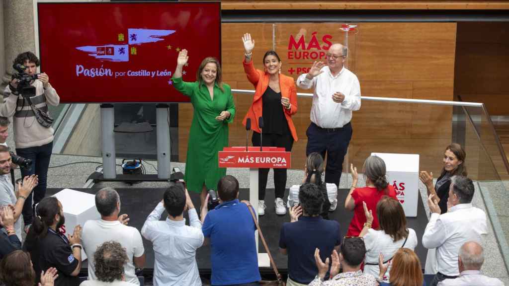 Acto público del PSOE con la candidata a las elecciones europeas, Iratxe García, junto con la secretaria de Organización del PSCyL, Ana Sánchez, y el secretario general del PSOE en Ávila, Jesús Caro