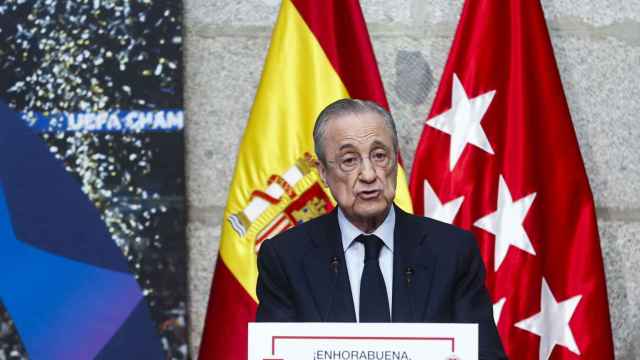 Florentino Pérez ofrece su discurso en la Sede de la Comunidad de Madrid.