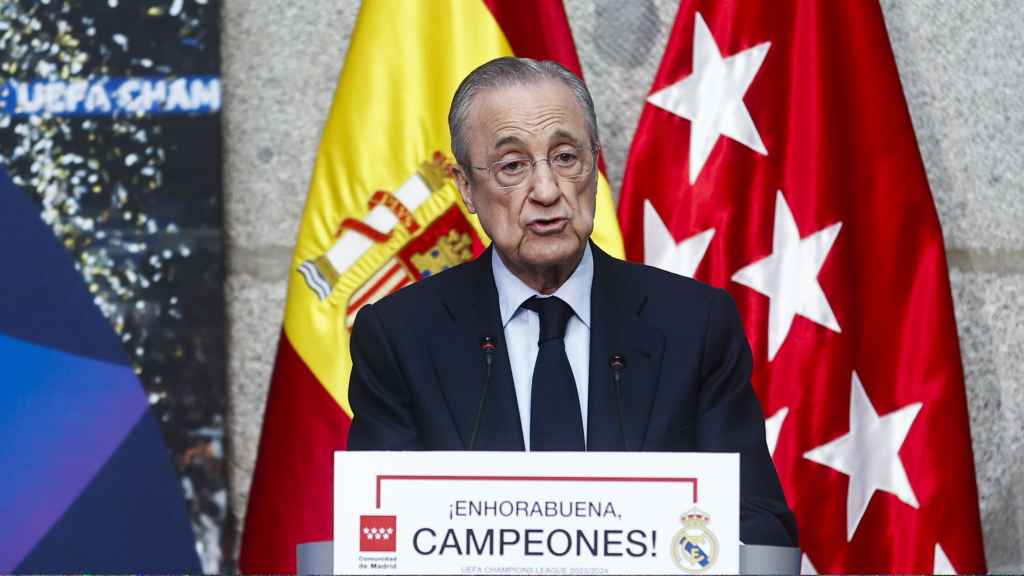 Florentino Pérez ofrece su discurso en la Sede de la Comunidad de Madrid.
