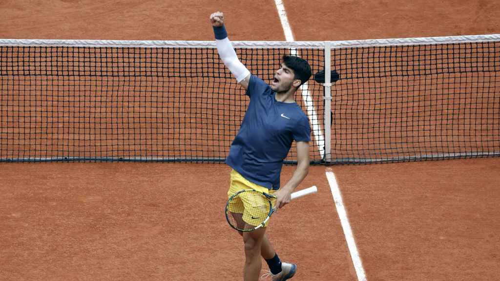 Alcaraz celebra un punto ganado ante Aliassime.