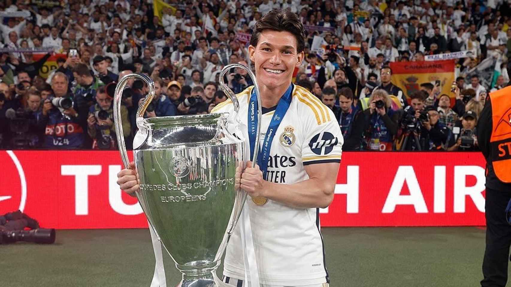 La celebración de Fran García tras conquistar la Champions con el Real Madrid