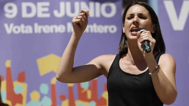 Irene Montero, la candidata de Podemos a las elecciones europeas durante su intervención en un mitin de campaña este domingo en Valencia. Efe / Biel Aliño