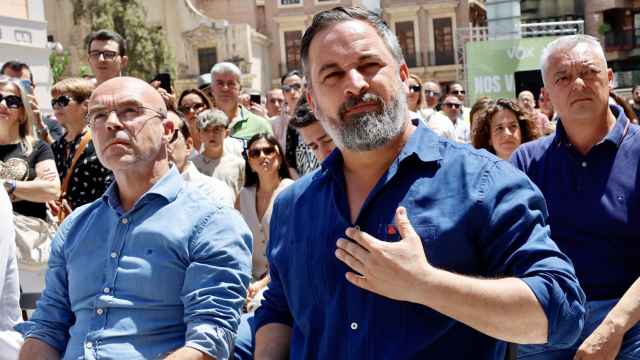 El líder de Vox, Santiago Abascal, y su candidato a las europeas, Jorge Buxadé, el domingo en Murcia.