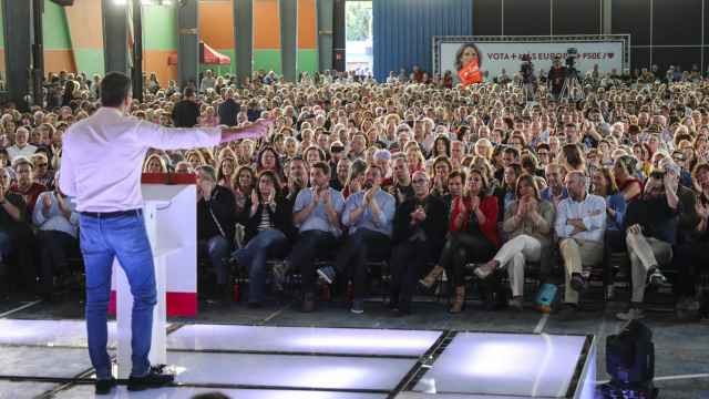 El presidente del Gobierno, Pedro Sánchez, este lunes durante el mitin del PSOE en Gijón.