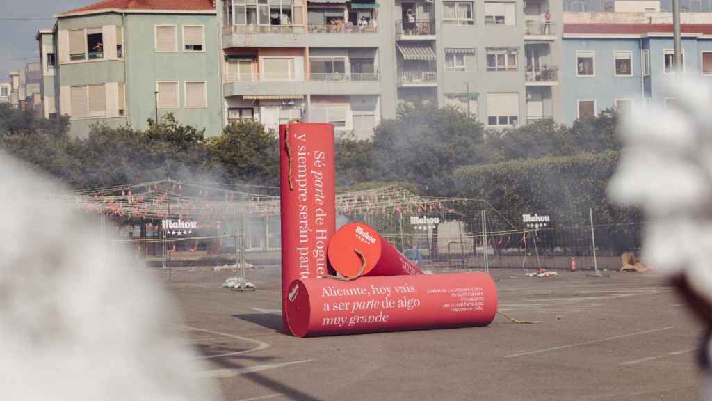 Un detalle de la Mascletà en el ADDA, inicio de las fiestas.