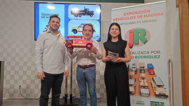 Presentación de la exposición 'Vehículos de madera' en la Diputación de Zamora