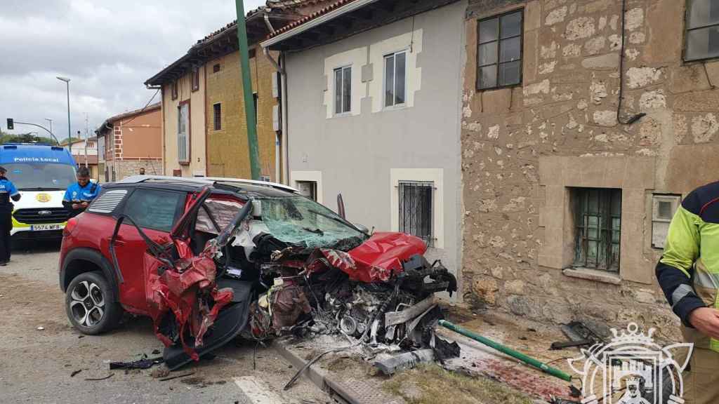 Estado en el que quedó el vehículo accidentado en Castañares.