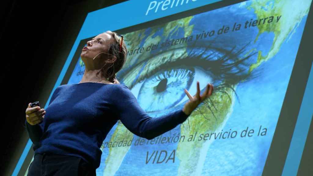 Odile Rodríguez de la Fuente, en una de sus conferencias.