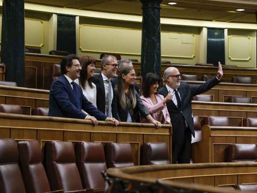 Los diputados de Junts celebran la aprobación de la Ley de Amnistía, el pasado miércoles en el Congreso.