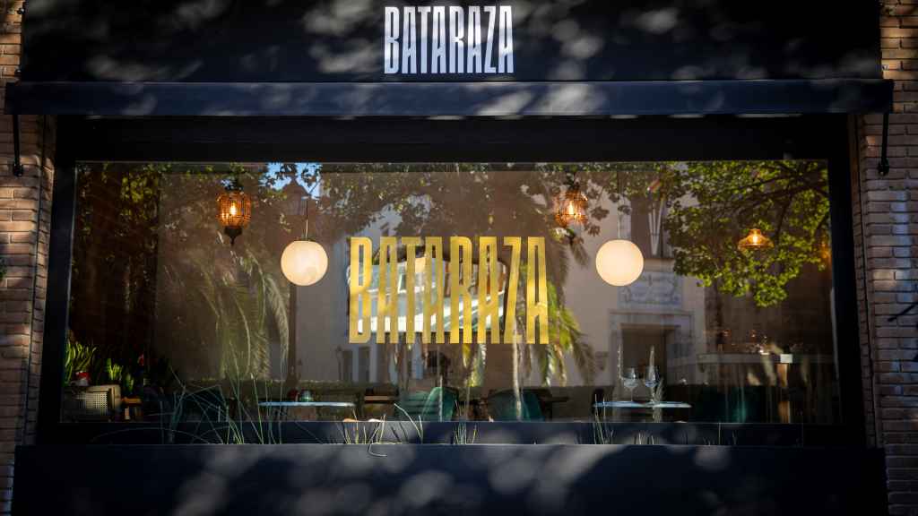 Fachada del restaurante Bataraza, en la calle del Hospital de Valencia. Agencia Brava
