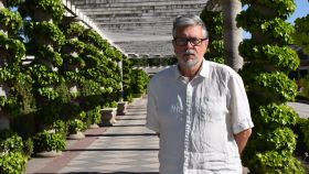 Mijaíl Shishkin en el parque del Retiro, durante la Feria del Libro 2024. Foto: Angelica Rimini