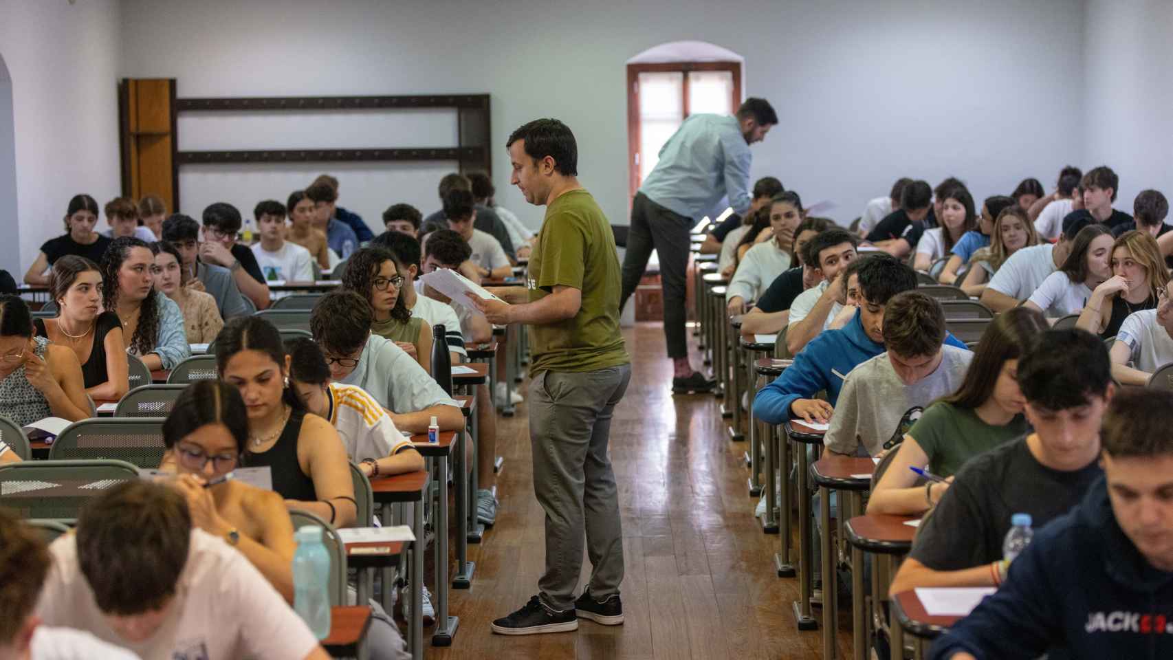 Arranca la EvAU en Castilla-La Mancha: fotogalería de los primeros exámenes en Toledo