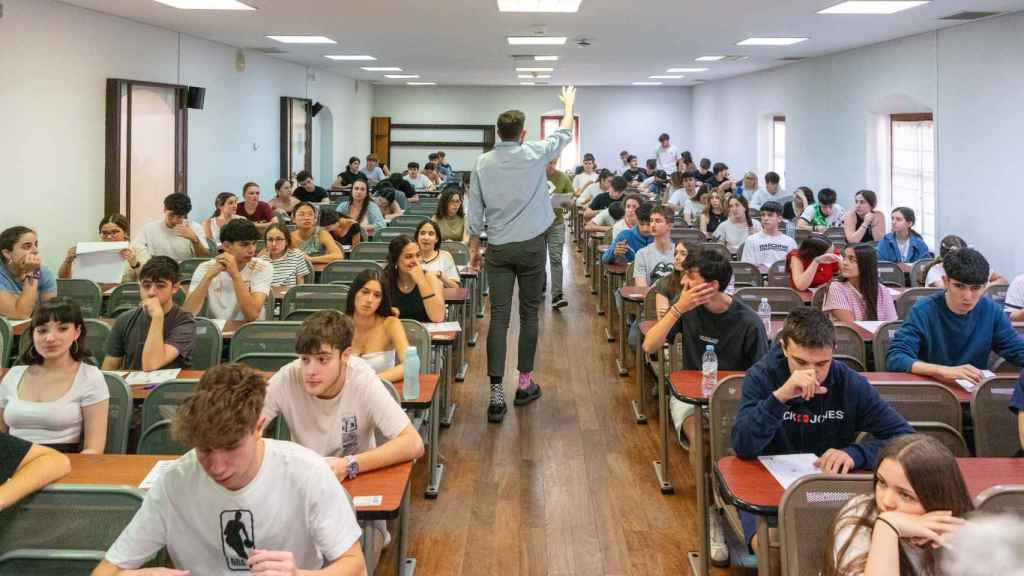 Arranca la EvAU en Castilla-La Mancha: fotogalería de los primeros exámenes en Toledo