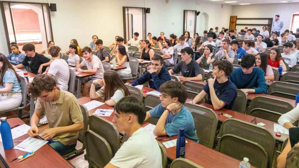 Arranca la EvAU en Castilla-La Mancha: fotogalería de los primeros exámenes en Toledo