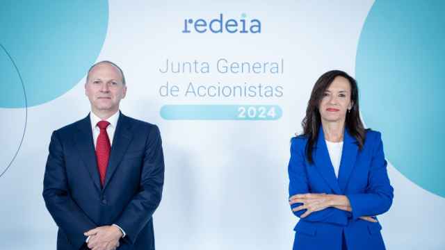 Beatriz Corredor, presidenta de Redeia, y Roberto García Merino, CEO del grupo, en la junta general de accionistas 2024.