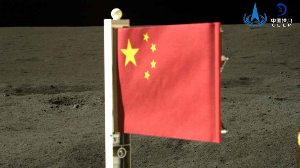 Bandera de China en la cara oculta de la Luna por la misión Chang'e 6