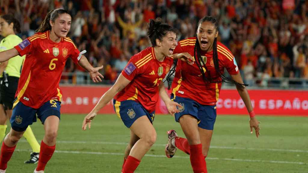 Lucía García celebra el gol de la victoria.