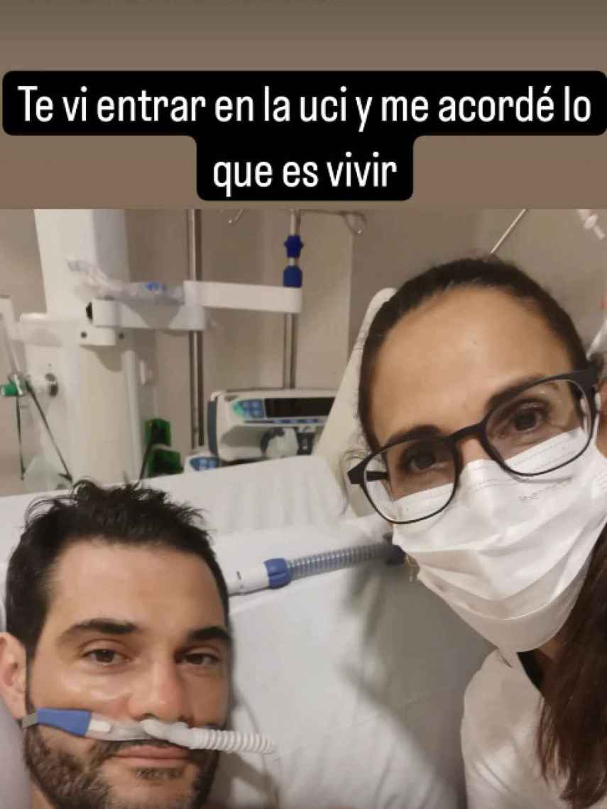 Juan Pablo Lauro y Nuria Fergó, en el hospital.