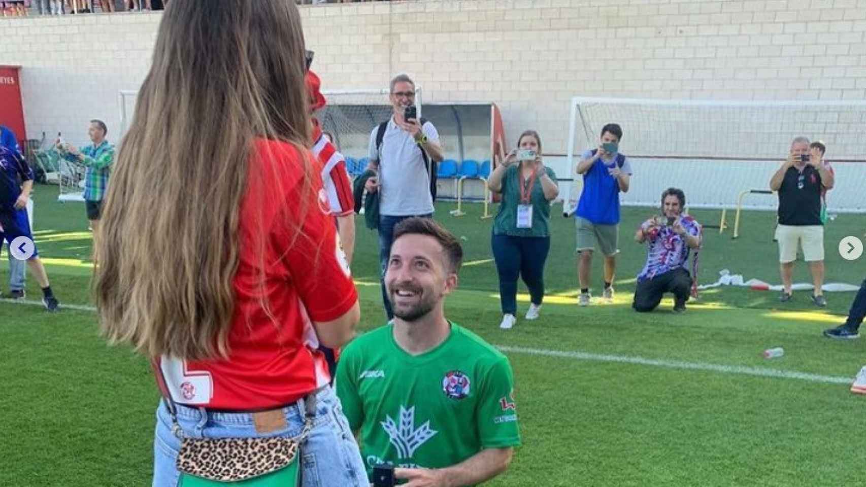 Del ascenso al 'sí, quiero': un jugador del Zamora CF pide matrimonio a su novia el mismo día de la victoria