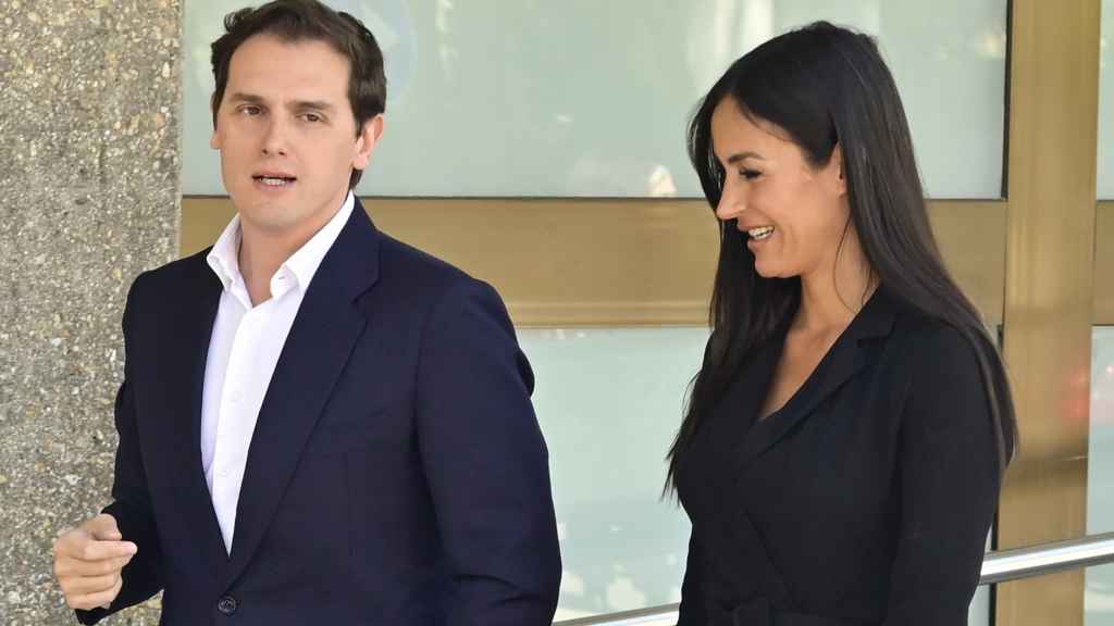 Albert Rivera junto a la que fue su compañera en Ciudadanos, Begoña Villacís, en una fotografía tomada en abril de 2023.