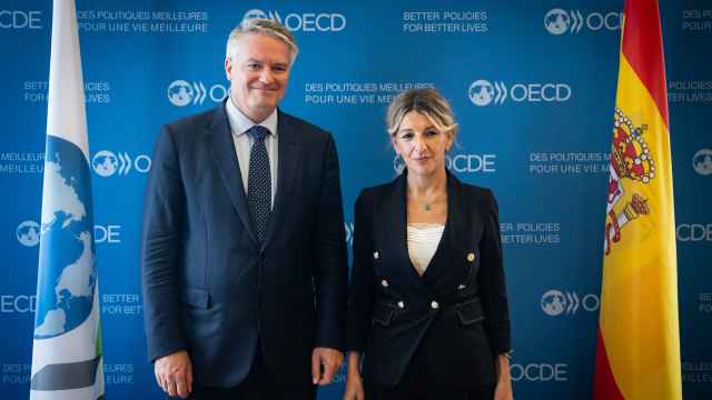 La vicepresidenta segunda y ministra de Economía y Trabajo Social, Yolanda Díaz, y el secretario general de la OCDE, Mathias Cormann.