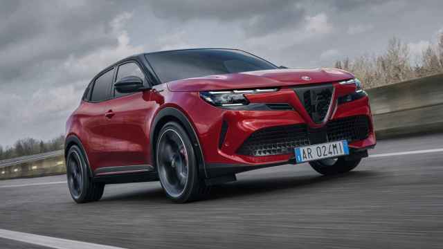 Así es el Alfa Romeo Junior, un SUV urbano híbrido y eléctrico.