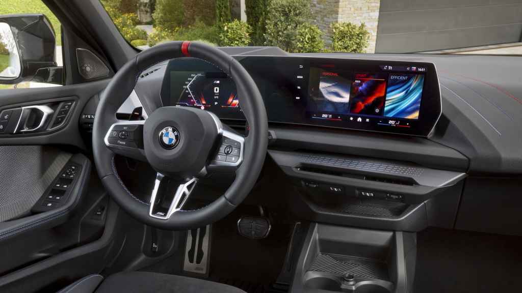 Interior del BMW Serie 1 de 2025.