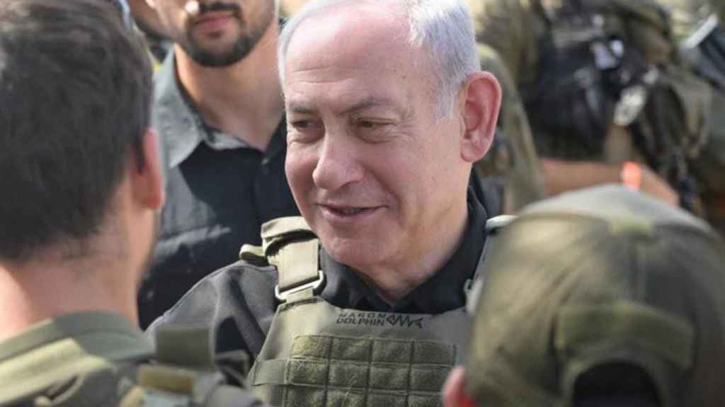 Benjamin Netanyahu, presidente de Israel, vestido de militar en una de sus idas a la frontera.