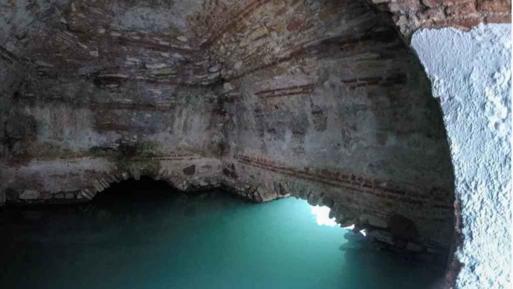 Interior del Balenario de La Hedionda, Casares.