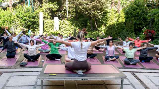 Los asistentes a la sesión de Madrid durante los ejercicios de Yoga.