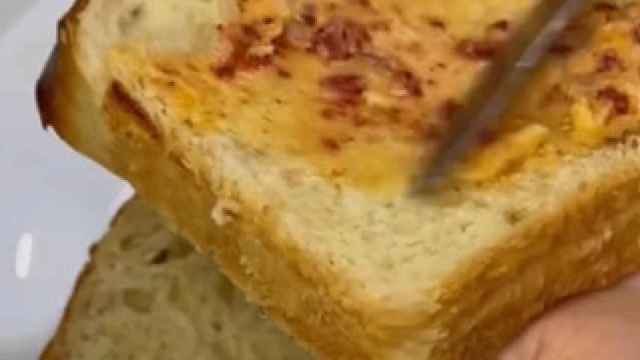 El viral vídeo de una chica que tarda 4 horas en preparar un sándwich y llena de mofas las redes