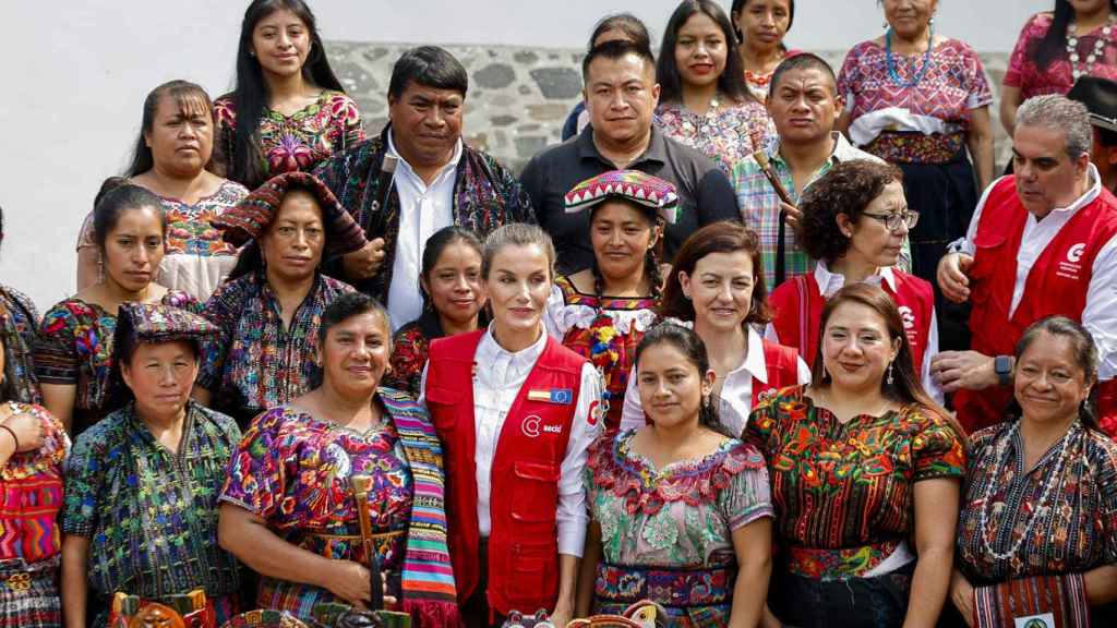 La reina Letizia, en el marco de su visita a San José Chacayá.