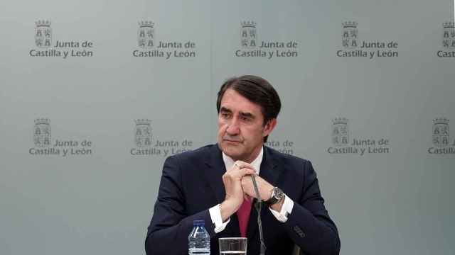 El consejero de Medio Ambiente, Vivienda y Ordenación del Territorio, Juan Carlos Suárez-Quiñones, comparecen en rueda de prensa posterior al Consejo de Gobierno.