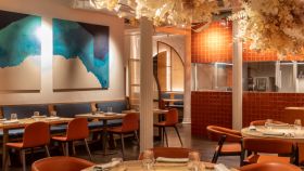 El interior del restaurante Compartir de Barcelona.