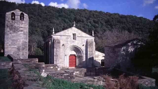 Iglesia románica de mármol de San Pedro Fiz.