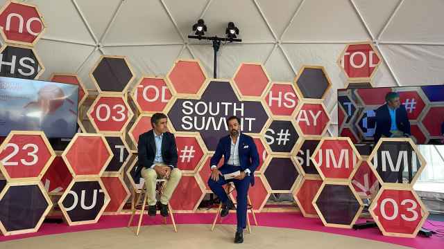 Jorge Fernández-Cascán , VP & Head of Innovation, Partnerships & Digital Solutions, Global Cards Division at Banco Santander y Alejandro Banegas , VP & Head of Digital Partners en Mastercard España, este 6 de junio durante su conversación en South Summit 2024.