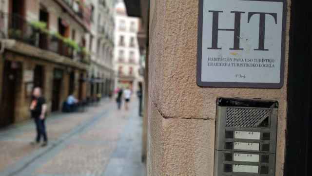 Un portal de pisos alojamientos turísticos en Bilbao.