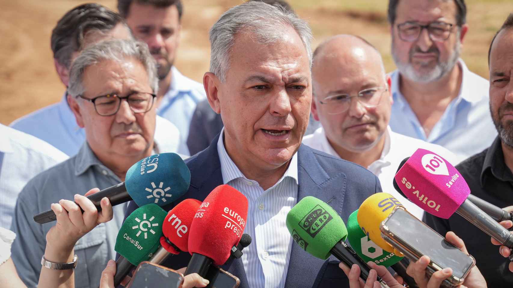 José Luis Sanz, duran su visita a las obras del metro en Pino Montano.