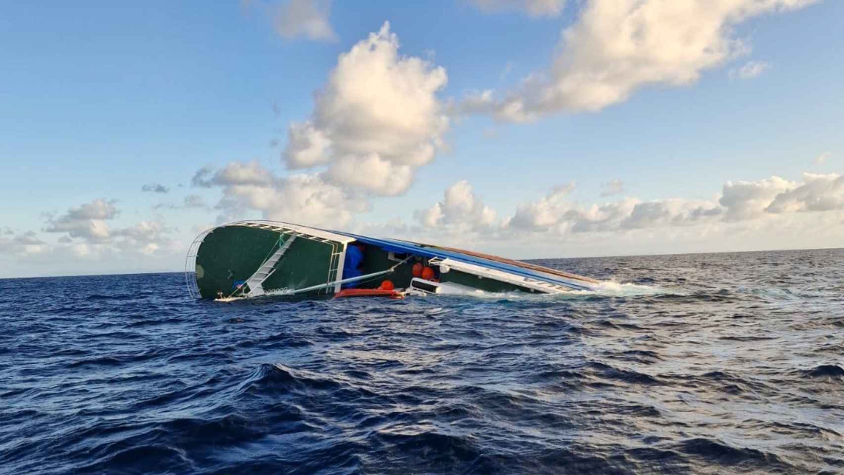 Hundimiento del 'Playa Zahara Dos' en Fiyi.