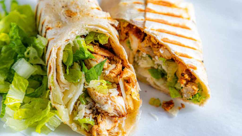 Wrap de pavo con tortilla integral.