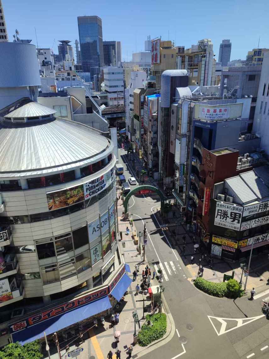 Las vistas de la ciudad de Kobe desde lo alto del restaurante.